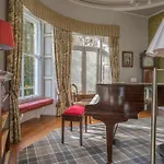 Luxury Georgian Country House, District - Pass The Keys Дом отдыха *