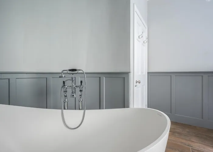 Luxury Georgian Country House, District - Pass The Keys